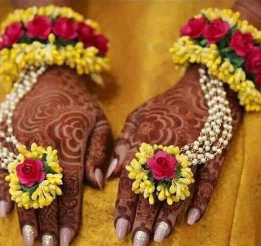 Artificial Hand Gajra Set/ Flower Bracelet/ Floral Bridal Set/ Wedding Hathphool/ Haldi/ Mehndi/ Sangeet/ Mayoon/ Hath Gajra/ Bangles Set