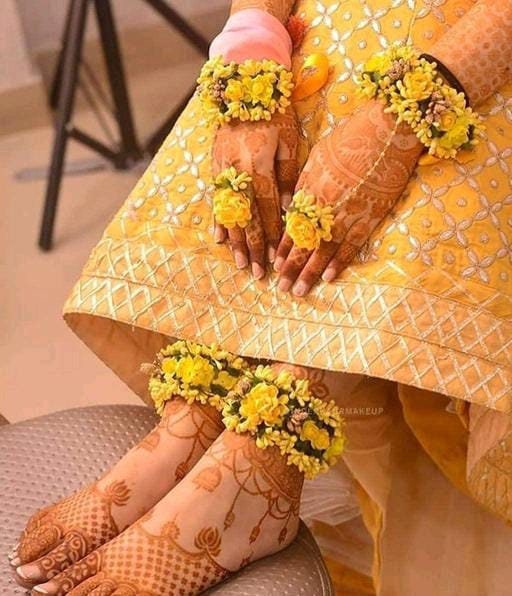 Haldi Flower Jeweley/ Flower Bracelet/ Floral Bridal Set/ Wedding Hathphool/ Haldi/ Mehndi/ Sangeet/ Mayoon/ Hath Gajra/ Bangles Set