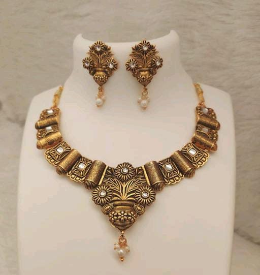 Flower Design Handmade High quality beautiful Gold plated Statement  Kemp Stone Choker Necklace Set | Bollywood Jewelry | Temple Jewelry