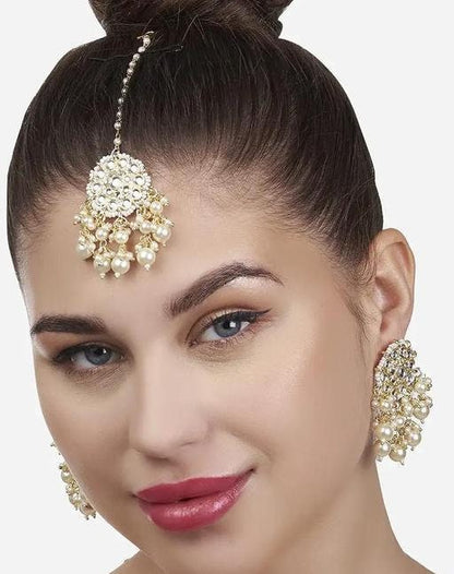 Kundan and Pearl 3 piece Polki Stud Earrings Set Maangtikka, Chandbaliya Earrings Set, White Kundan Studded Earrings Set, Pakistani Earrings