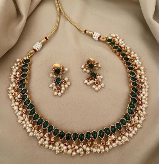 Green Kundan Studded Pearls Dropping Bridal Gold Finish Choker Set, Handmade Gold Beaded Saree Jewelry Chic Necklace Set, Minimalist Jewelry